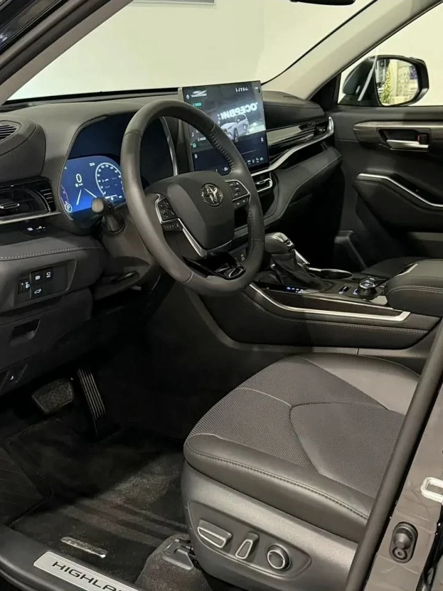Toyota Highlander, 2025г., полный привод, автомат