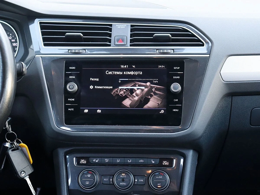 Volkswagen Tiguan, 2019г., передний привод, механика