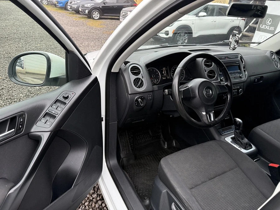 Volkswagen Tiguan, 2014г., передний привод, робот