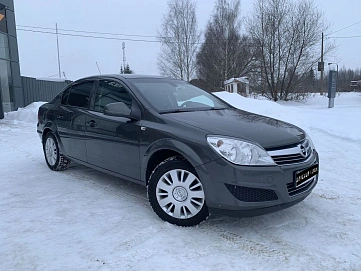 Opel Astra, 2011г, передний привод, механика