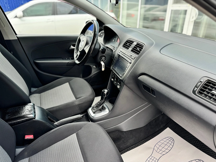 Volkswagen Polo, 2013г., передний привод, автомат