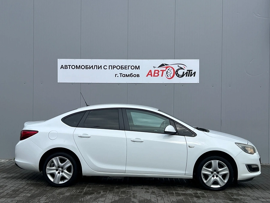 Opel Astra, 2012г., передний привод, автомат