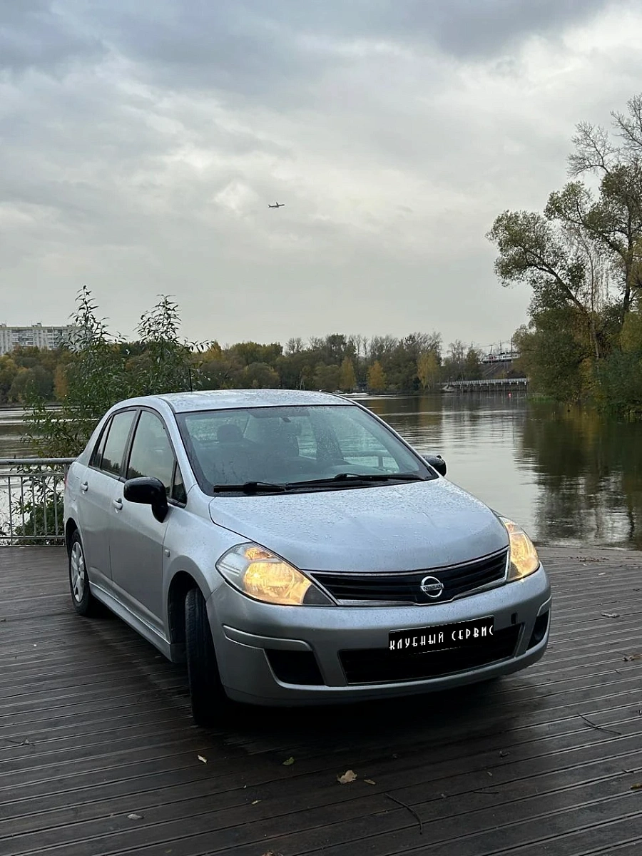 Nissan Tiida, 2012г., передний привод, механика