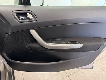 Peugeot 308, 2011г, передний привод, автомат