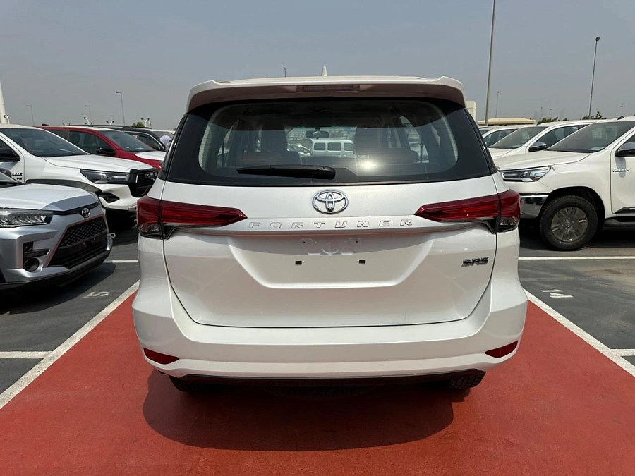 Toyota Fortuner, 2024г., полный привод, автомат