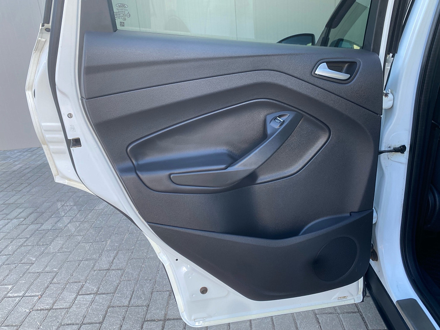 Ford Kuga, 2013г., передний привод, автомат