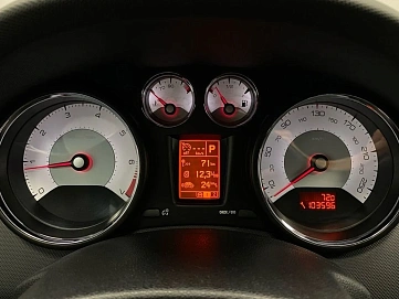 Peugeot 308, 2011г, передний привод, автомат