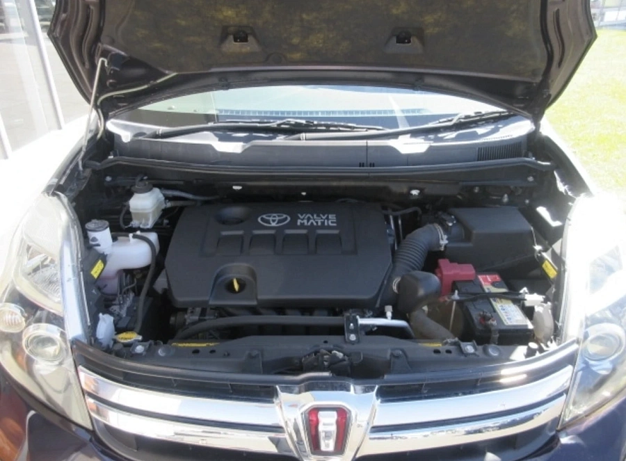 Toyota ISis, 2012г., передний привод, вариатор