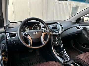 Hyundai Elantra, 2015г, передний привод, автомат