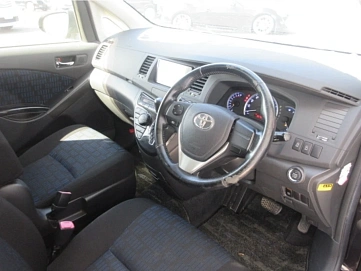 Toyota ISis, 2012г, передний привод, вариатор