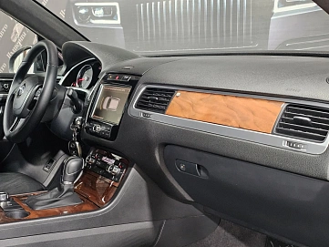 Volkswagen Touareg, 2011г, полный привод, автомат