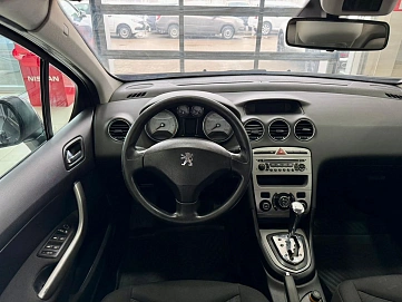 Peugeot 308, 2008г, передний привод, автомат