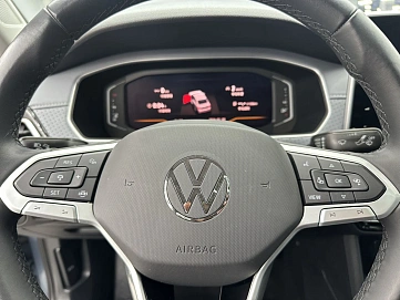 Volkswagen Lavida, 2022г, передний привод, робот