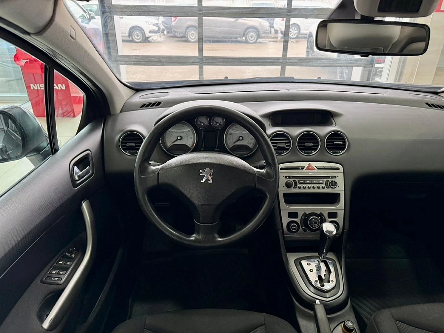 Peugeot 308, 2008г., передний привод, автомат