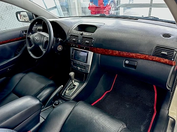 Toyota Avensis, 2004г, передний привод, автомат