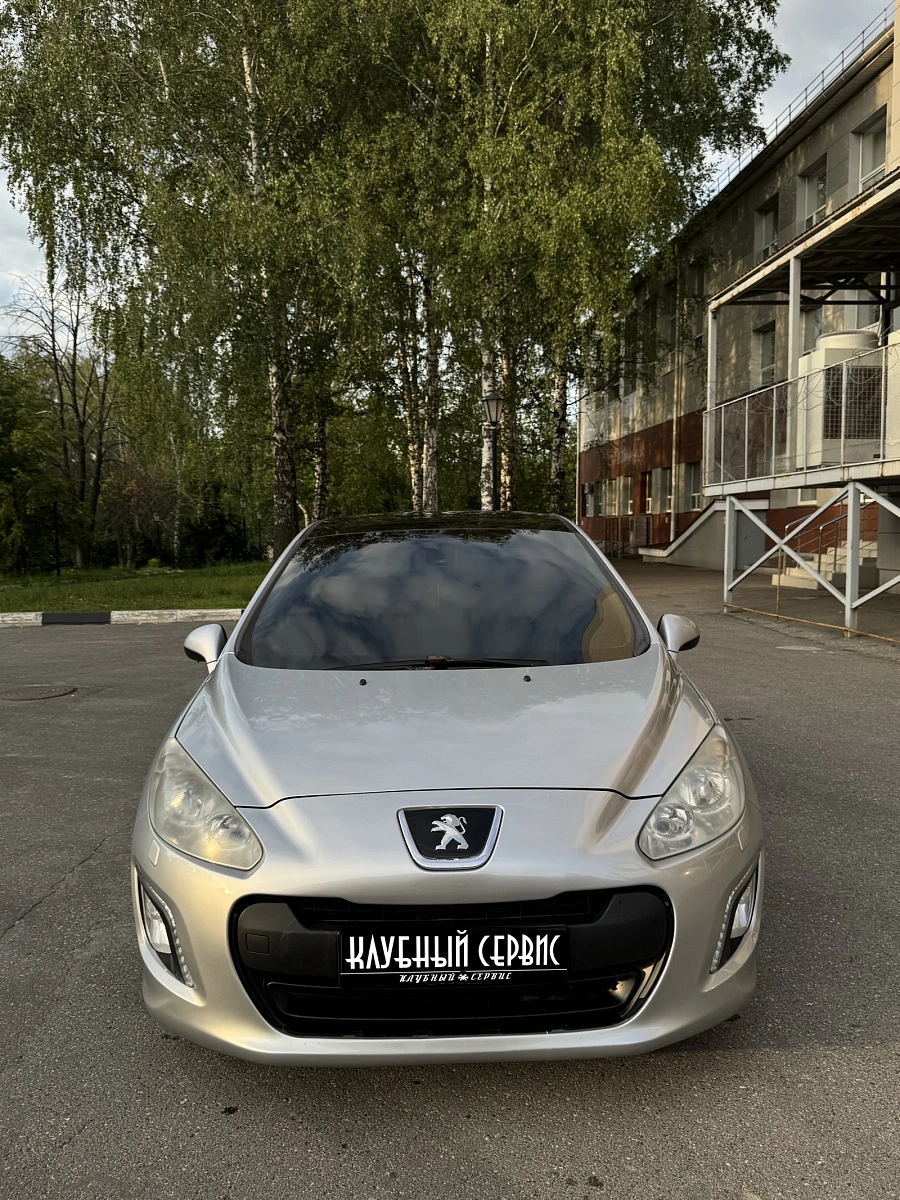 Peugeot 308, 2011г., передний привод, автомат