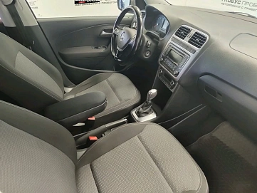 Volkswagen Polo, 2015г., передний привод, автомат