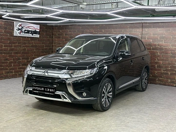 Mitsubishi Outlander, 2018г, передний привод, вариатор