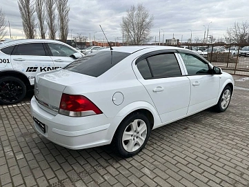 Opel Astra, 2012г, передний привод, механика