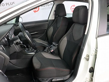 Peugeot 308, 2011г, передний привод, механика
