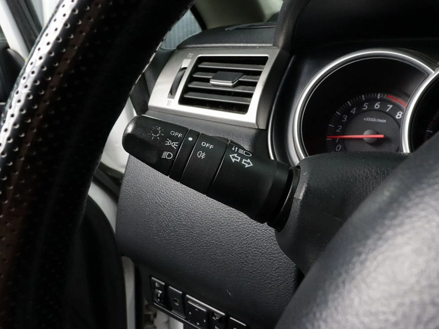 Nissan Tiida, 2013г., передний привод, механика