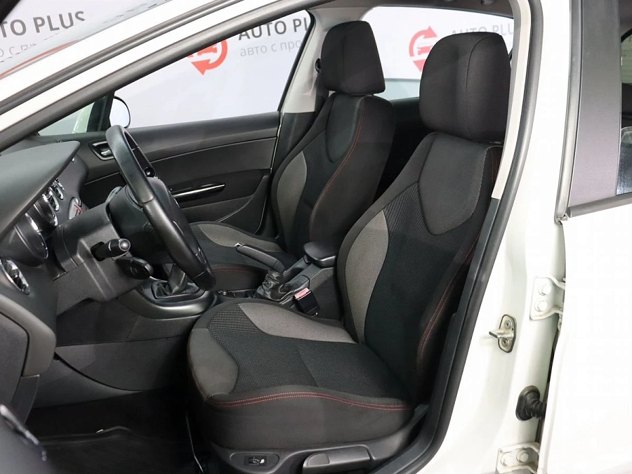 Peugeot 308, 2011г., передний привод, механика