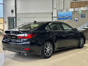Lexus ES, 2017г, передний привод, автомат