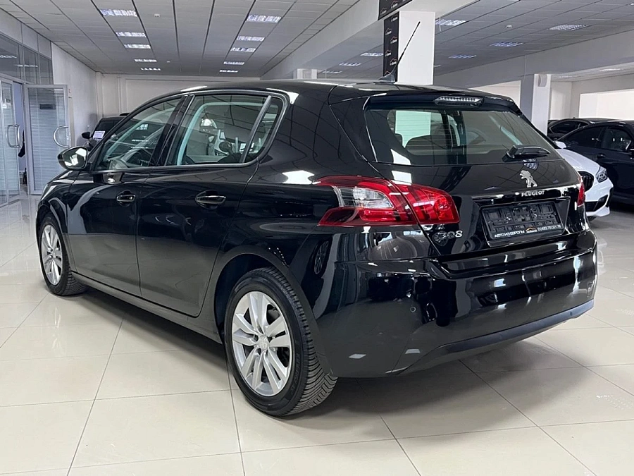 Peugeot 308, 2020г., передний привод, автомат