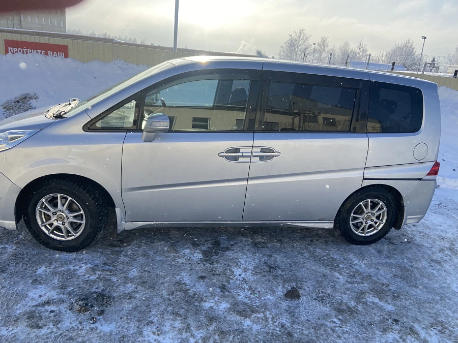 Honda Stepwgn, 2006г., передний привод, автомат