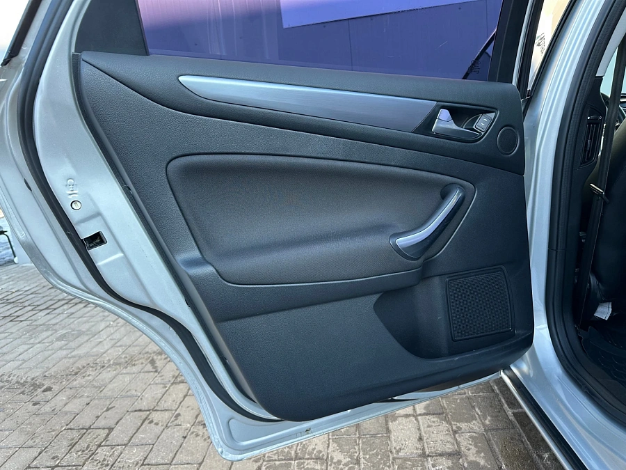 Ford Mondeo, 2012г., передний привод, механика