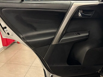 Toyota RAV4, 2019г, передний привод, автомат