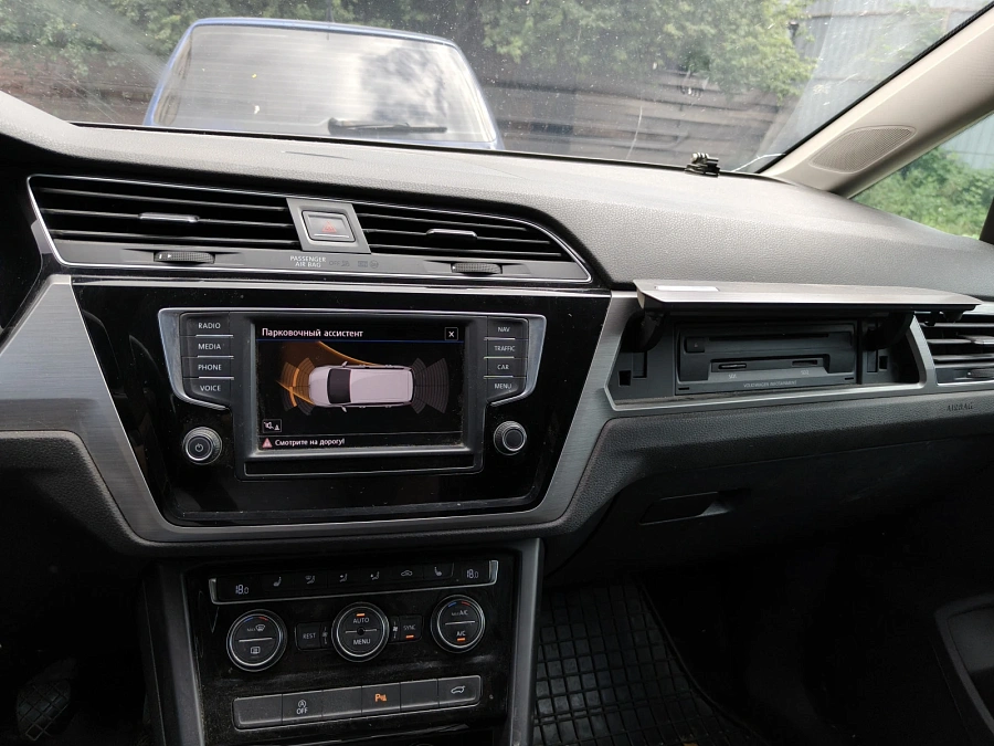 Volkswagen Touran, 2016г., передний привод, механика