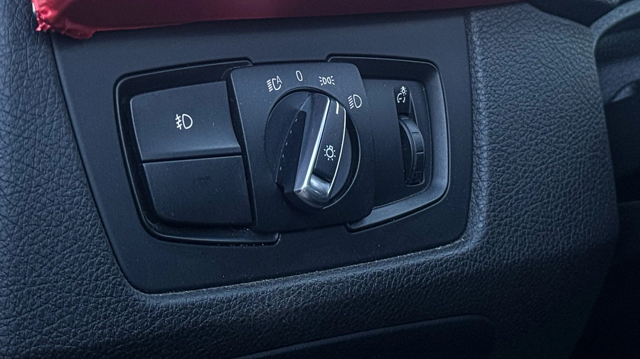 BMW 3 серии, 2015г., передний привод, автомат