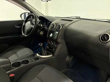 Nissan , 2011г., передний привод, механика