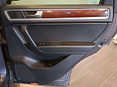 Volkswagen Touareg, 2010г., передний привод, автомат