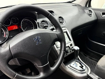 Peugeot 308, 2010г, передний привод, автомат