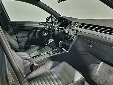 Volkswagen Passat, 2016г, передний привод, робот