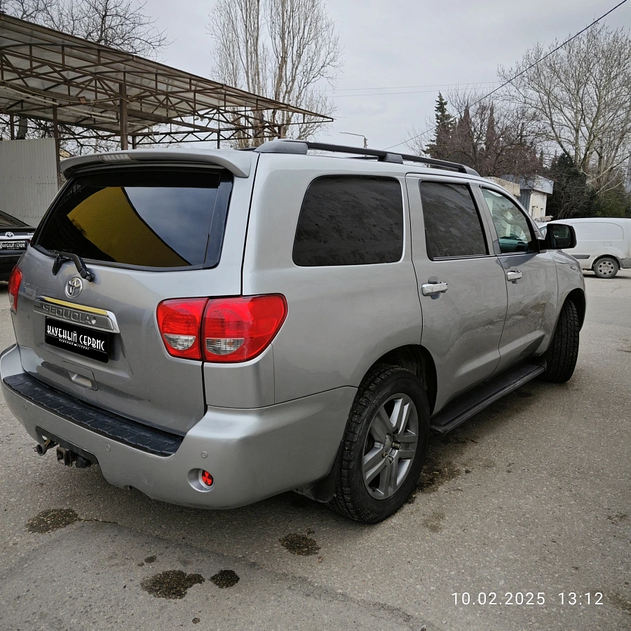 Toyota Sequoia, 2008г., полный привод, автомат