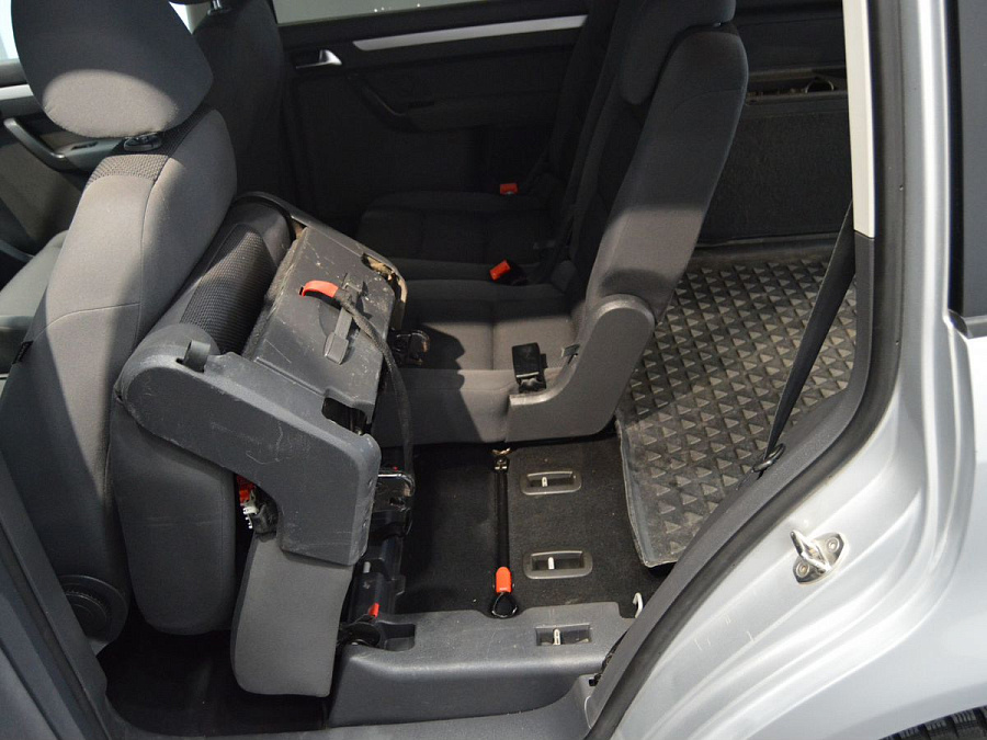 Volkswagen Touran, 2011г., передний привод, робот