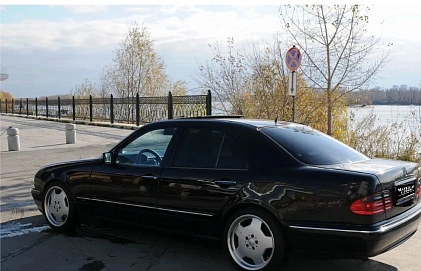 Mercedes-Benz E-Класс, 2002г, задний привод, автомат