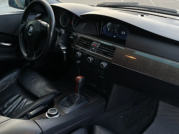 BMW 5 серии, 2004г, задний привод, автомат