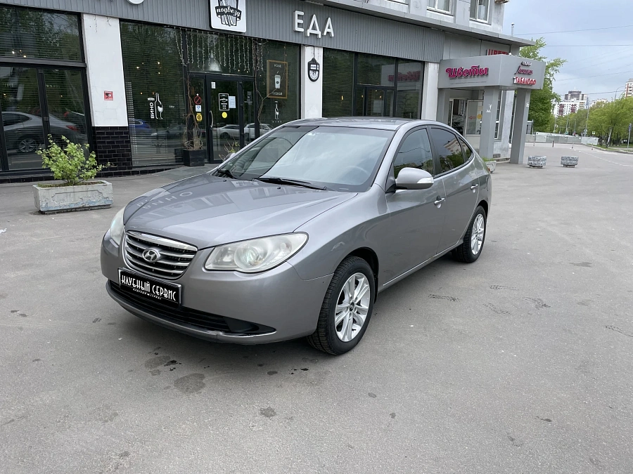 Hyundai Elantra, 2010г., передний привод, автомат