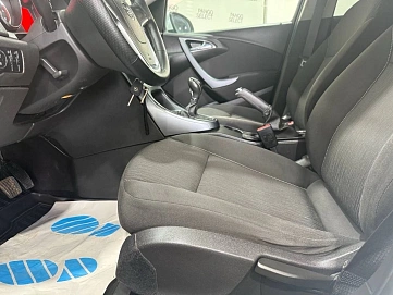 Opel Astra, 2013г, передний привод, механика