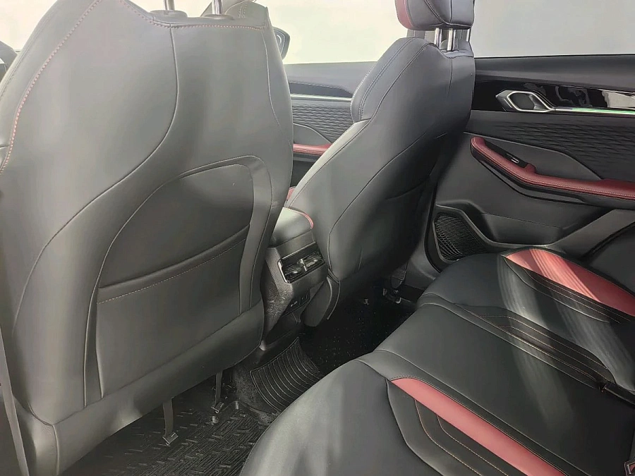 Geely Coolray, 2024г., передний привод, робот