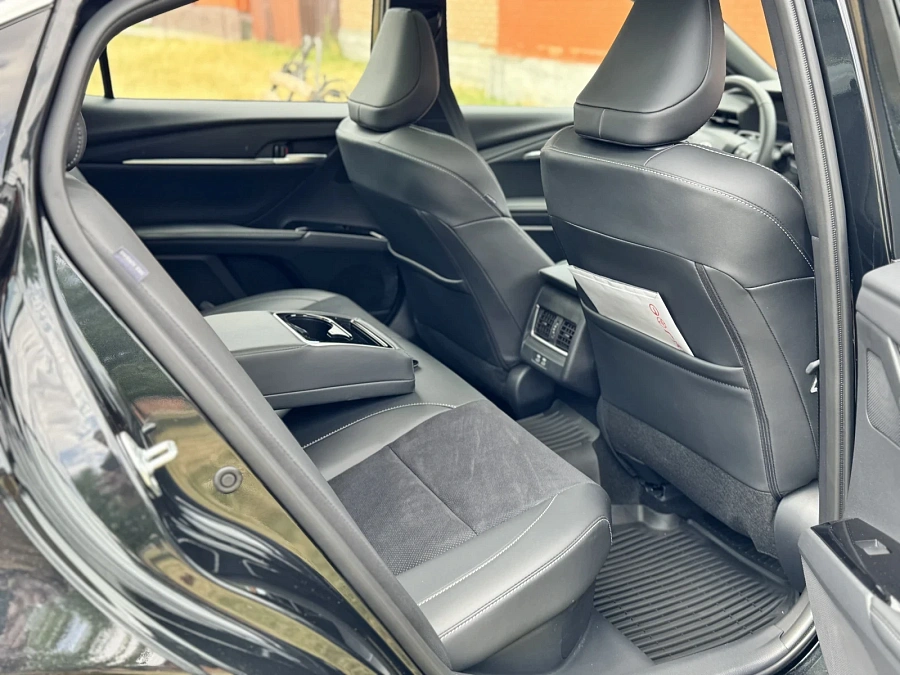 Toyota Camry, 2025г., передний привод, вариатор