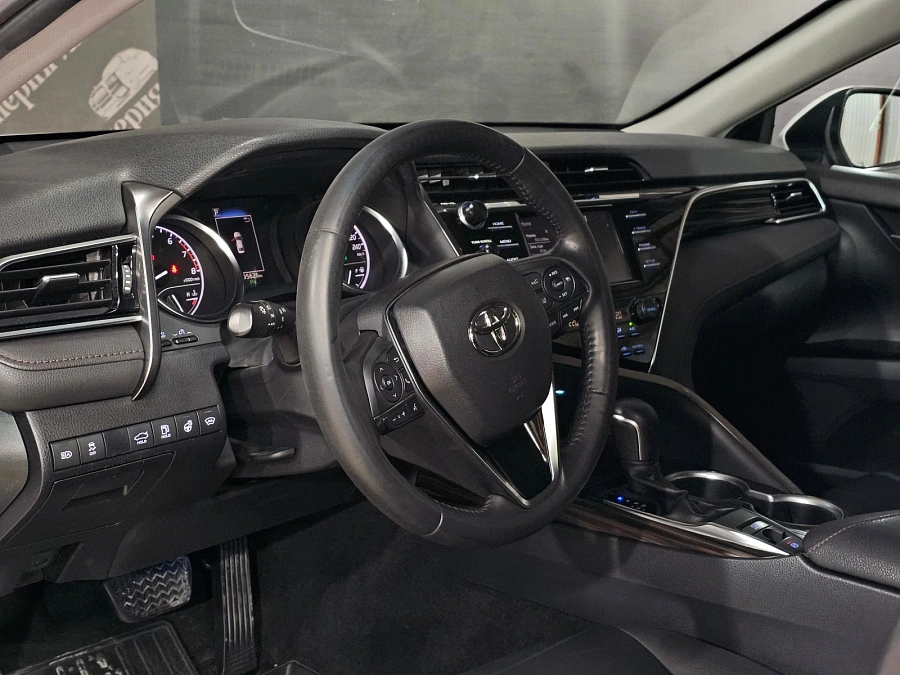 Toyota Camry, 2020г., передний привод, автомат