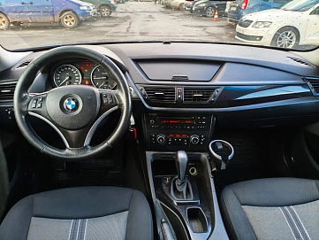 BMW X1, 2010г, передний привод, автомат