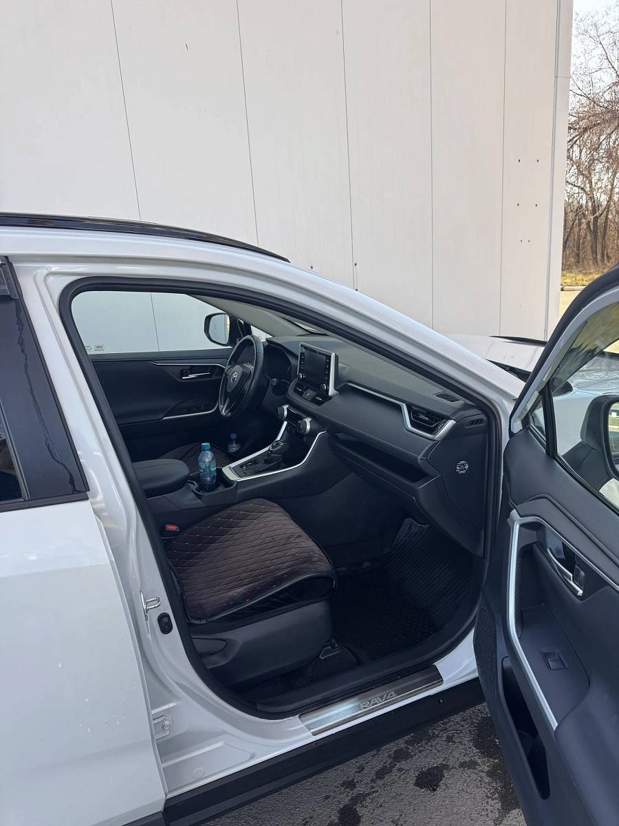 Toyota RAV4, 2020г., передний привод, вариатор