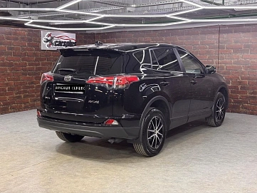 Toyota RAV4, 2018г, передний привод, вариатор
