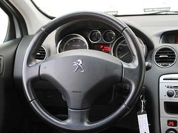 Peugeot 308, 2012г, передний привод, автомат